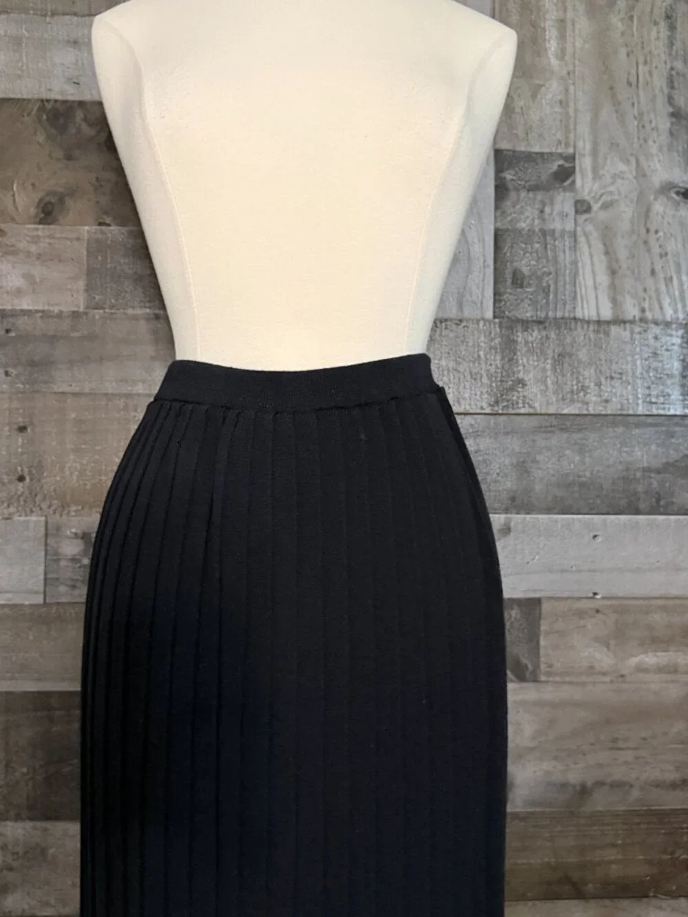 Thackery black pleated maxi skirt large vintage 90s business casual feminine